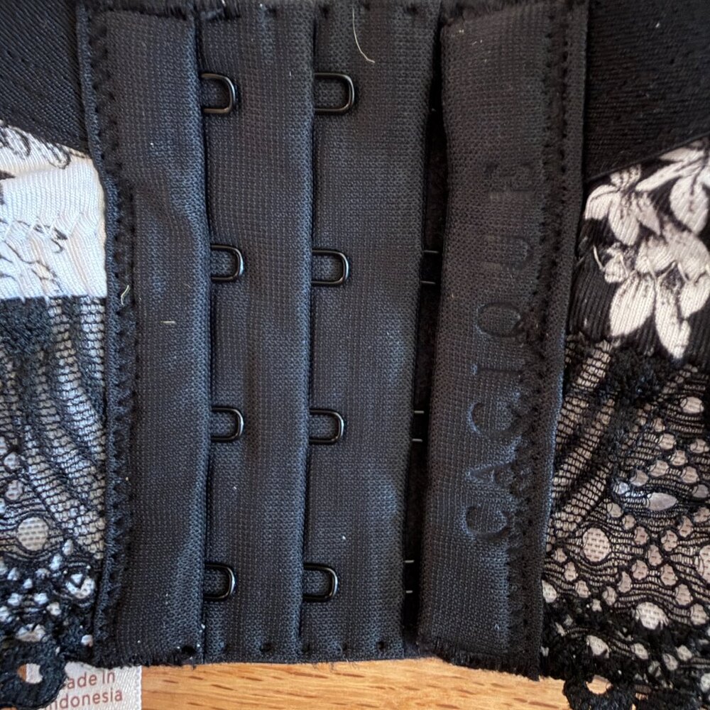 Cacique Black and White Boost Plunge Bra Size 40DD - Picture 8 of 12